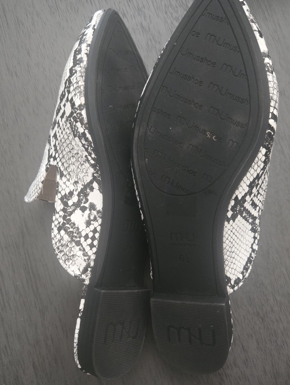 MUSSHOE Snakeskin Pointed Toe Mule Flats Black White Size 6.5 Like New - Picture 9 of 11